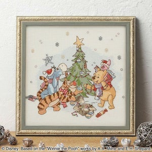 クロスステッチフレーム＜Winnie the Pooh～ツリーの飾りつけ～＞の画像