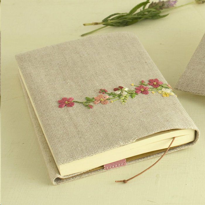 ヴィオラのブックカバー（ピンク） | リバティ 生地、編み物、刺繍
