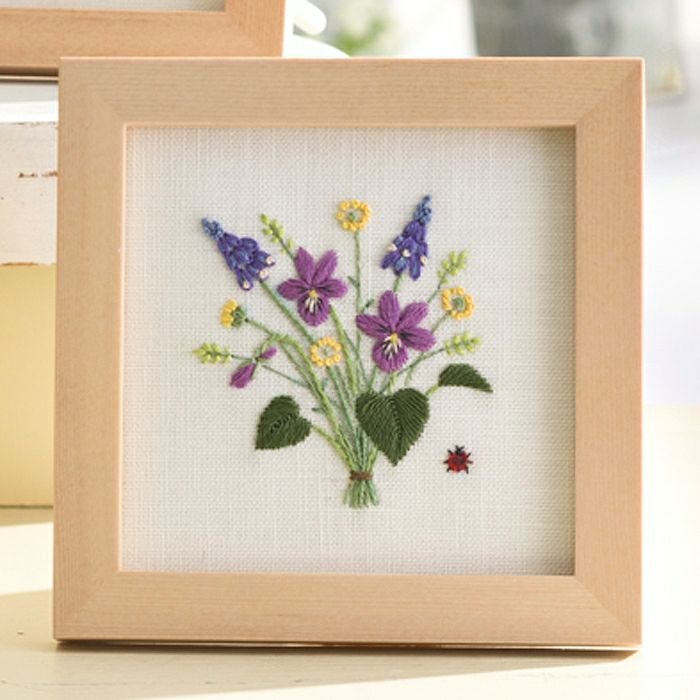 アンティークフランス 紫小花 スミレの花束刺繍 ブルーリボン シルク生地作品 ミニフレーム＜すみれのブーケ＞ | リバティ 生地、編み物、刺繍