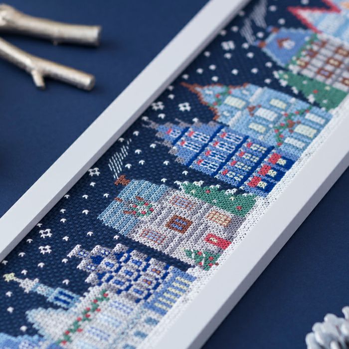 ホビーラホビーレクロスステッチ　雪降る夜に 完成品 クロスステッチフレーム＜雪降る夜に＞ | リバティ 生地、編み物、刺繍