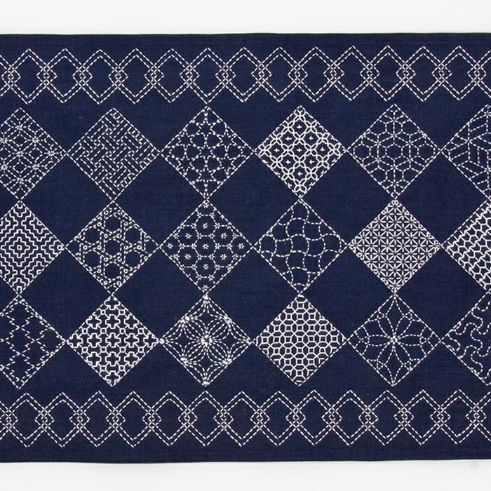 刺し子のテーブルセンター＜寄せ模様＞