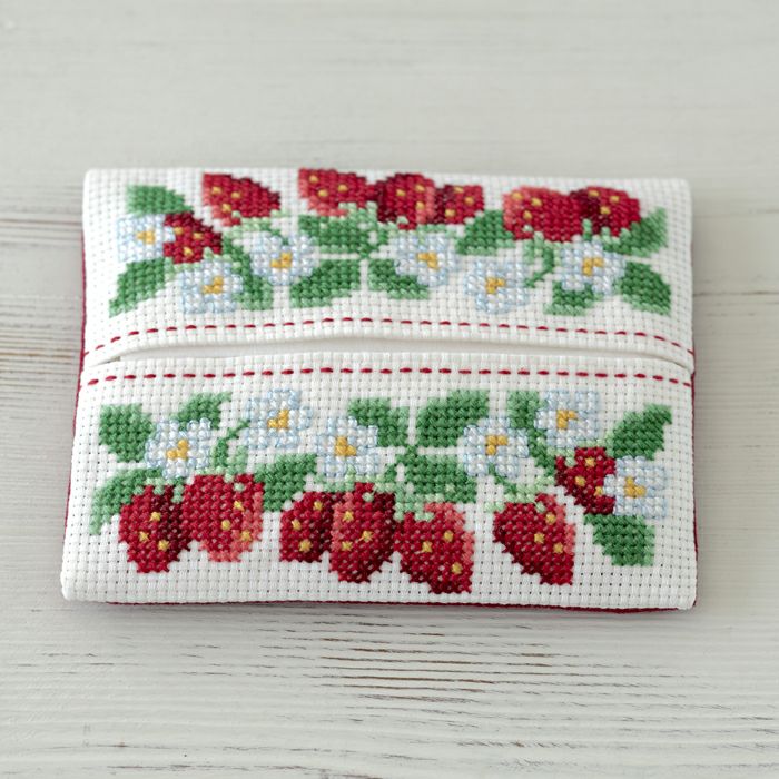 クロスステッチティッシュケース＜いちご＞ | リバティ 生地、編み物