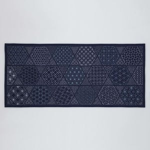 刺し子のテーブルセンター＜亀甲模様＞