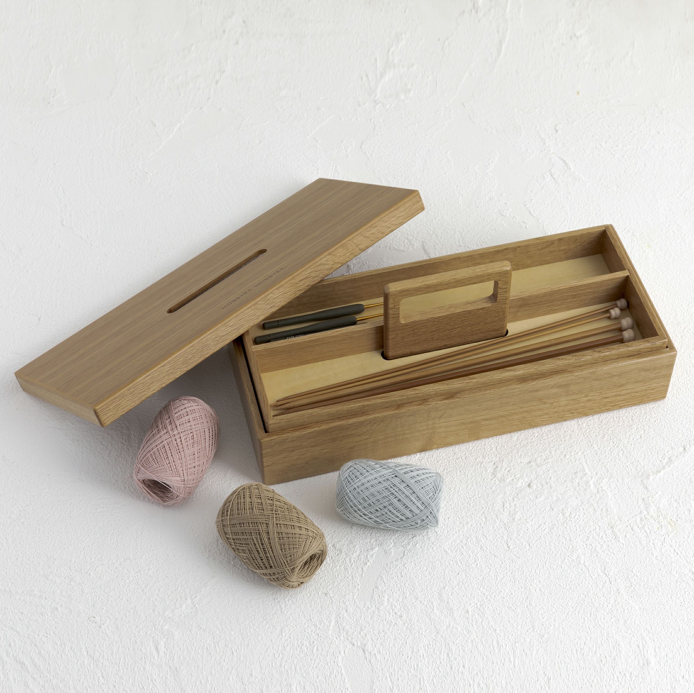 スライド式刺しゅう糸ボックス | リバティ 生地、編み物、刺繍、刺し子