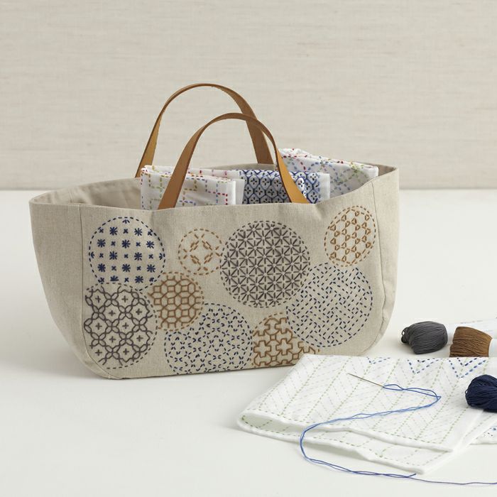 harudakeプレゼント】刺し子のテーブルセンター＜やさしい色の四角模様