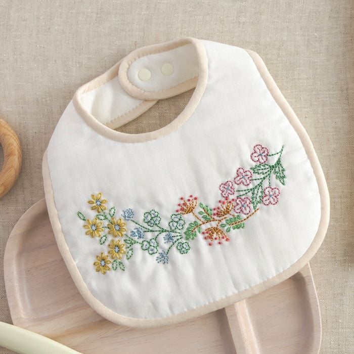 ベビースタイ＜フラワーガーランド＞ | リバティ 生地、編み物、刺繍