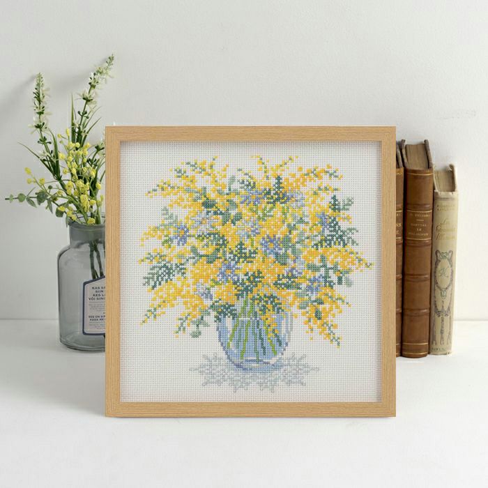 クロスステッチフレーム＜strawberry wreath＞ | リバティ 生地