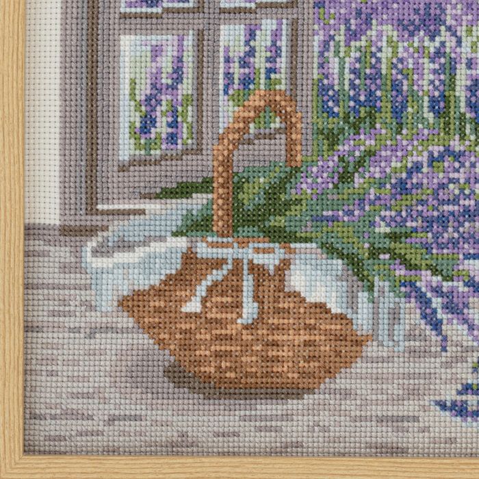 クロスステッチフレーム＜窓から望むラベンダー畑の風景＞ | リバティ