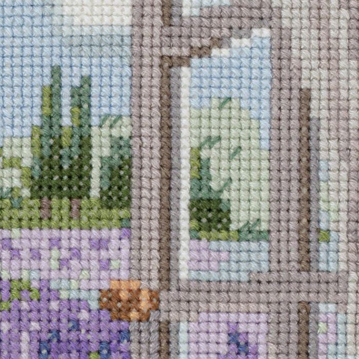 クロスステッチフレーム＜窓から望むラベンダー畑の風景＞ | リバティ