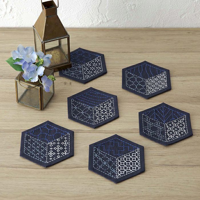 刺し子のテーブルセンター＜CUBE＞ | リバティ 生地、編み物、刺繍