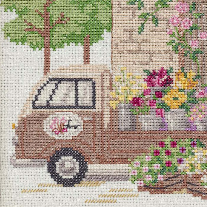 クロスステッチフレーム＜花のある街＞ | リバティ 生地、編み物、刺繍