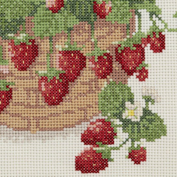 クロスステッチフレーム＜strawberry basket＞ | リバティ 生地