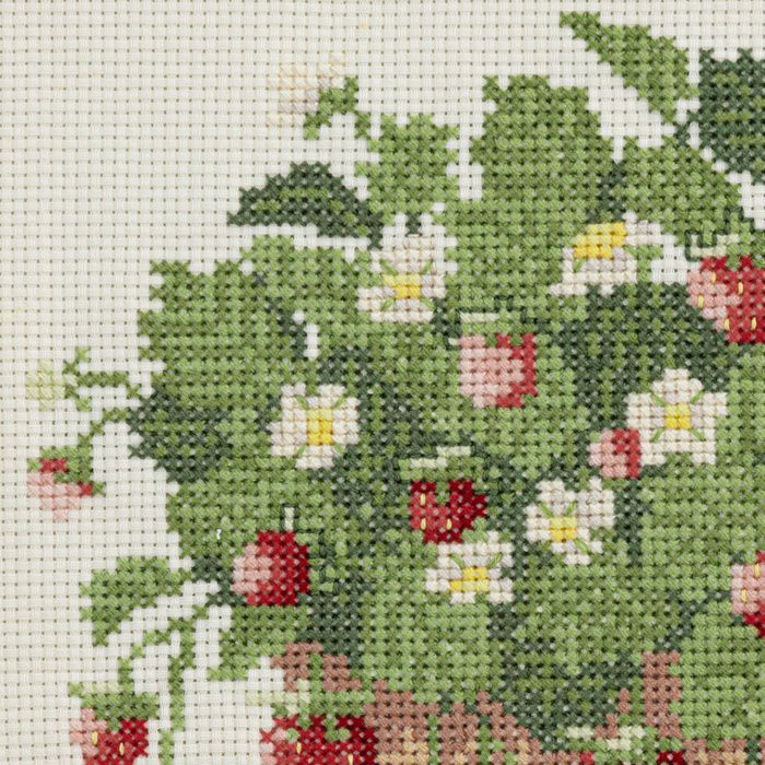 クロスステッチフレーム＜strawberry basket＞ | リバティ 生地