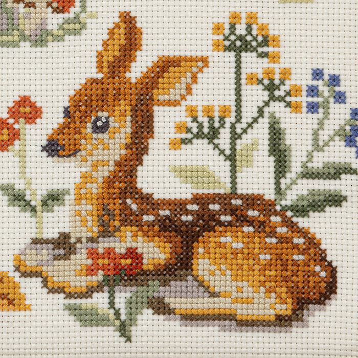 クロスステッチフレーム＜秋の森のどうぶつたち＞ | リバティ 生地