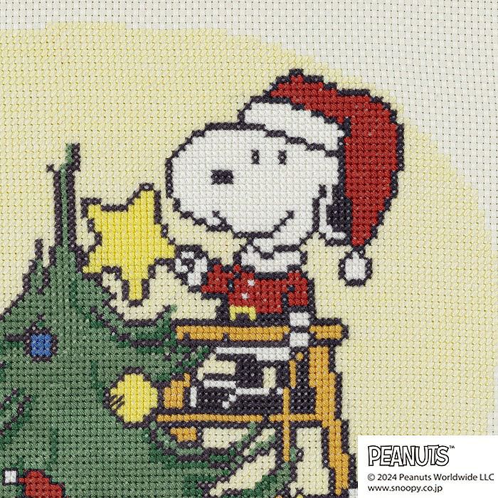クロスステッチフレーム＜スヌーピーとツリーを囲んで＞ | リバティ