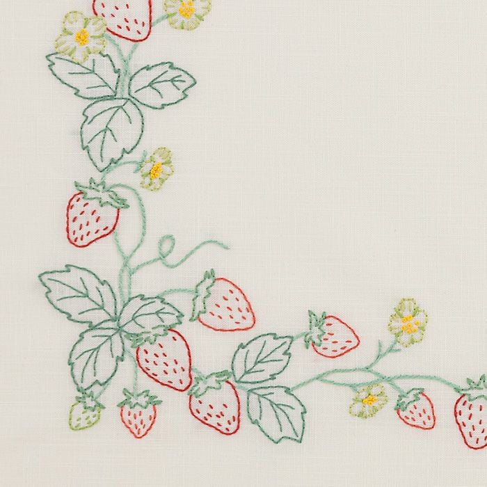 テーブルセンター＜Strawberry＞ | リバティ 生地、編み物、刺繍