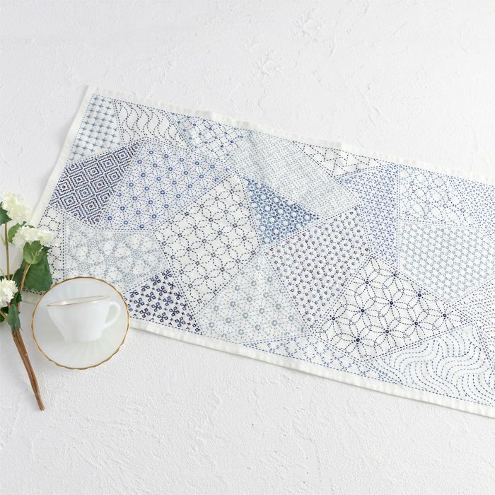 刺し子のテーブルセンター＜CUBE＞ | リバティ 生地、編み物、刺繍
