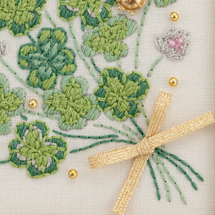 ステッチミニフレーム＜クローバーのブーケ＞ | リバティ 生地、編み物