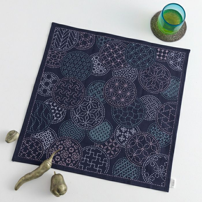 刺し子のテーブルセンター＜丸あわせ＞ | リバティ 生地、編み物、刺繍