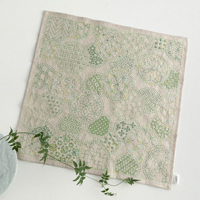 刺し子のテーブルセンター＜裂取り＞ | リバティ 生地、編み物、刺繍 