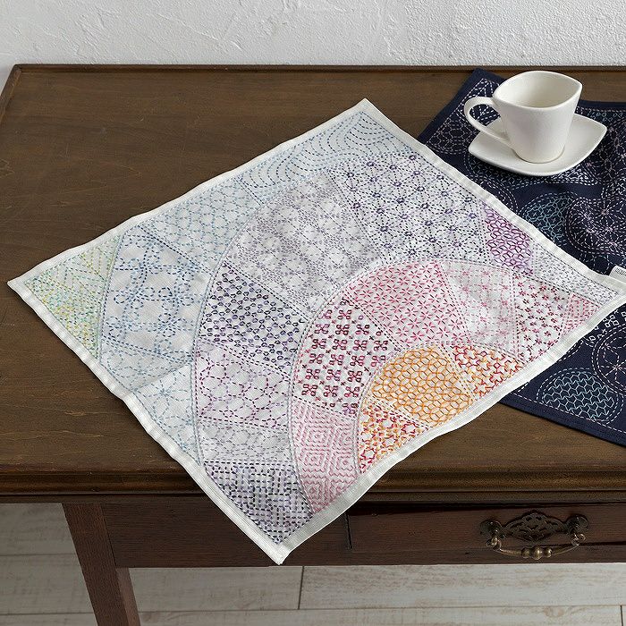 刺し子のテーブルセンター＜裂取り＞ | リバティ 生地、編み物、刺繍 
