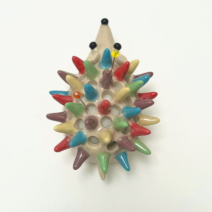 ハリネズミ針山（陶器）＜カラー＞ | リバティ 生地、編み物、刺繍