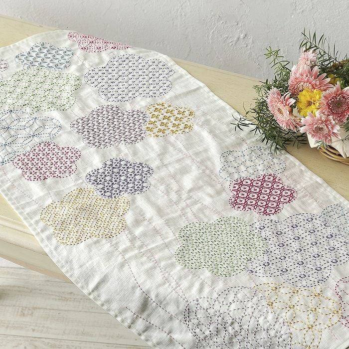harudakeプレゼント】刺し子のテーブルセンター＜花模様＞ | リバティ