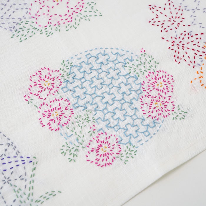 刺し子のマルチクロス＜花物語＞ | リバティ 生地、編み物、刺繍